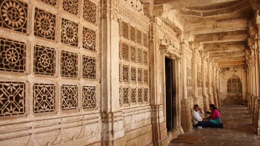 The Architecture of Sarkhej Roza - What to See and Why