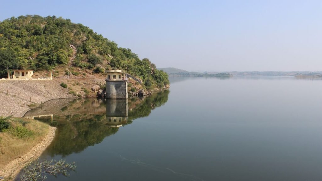 The Meshwo River and the Setting