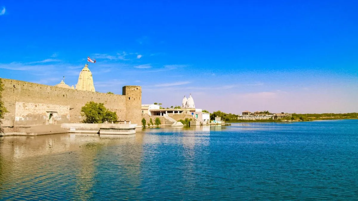 Narayan Sarovar, Kutch: Complete Guide to the Sacred Lake at the Edge of India